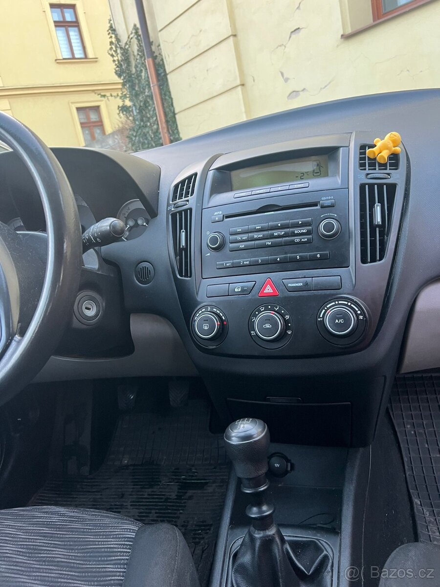 Kia Ceed 1.4i + LPG. Rok 2010. Tempomat. Klima - 19