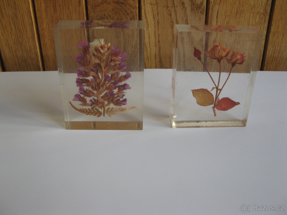 hrníčky,malachitová dóza,skleničky,krásná růž.váza ,sošky - 19