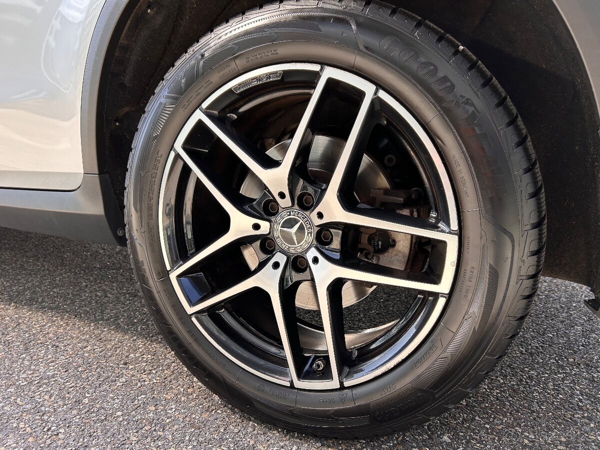 Prodám Mercedes-Benz GLC 220d 4MATIC AMG - 19