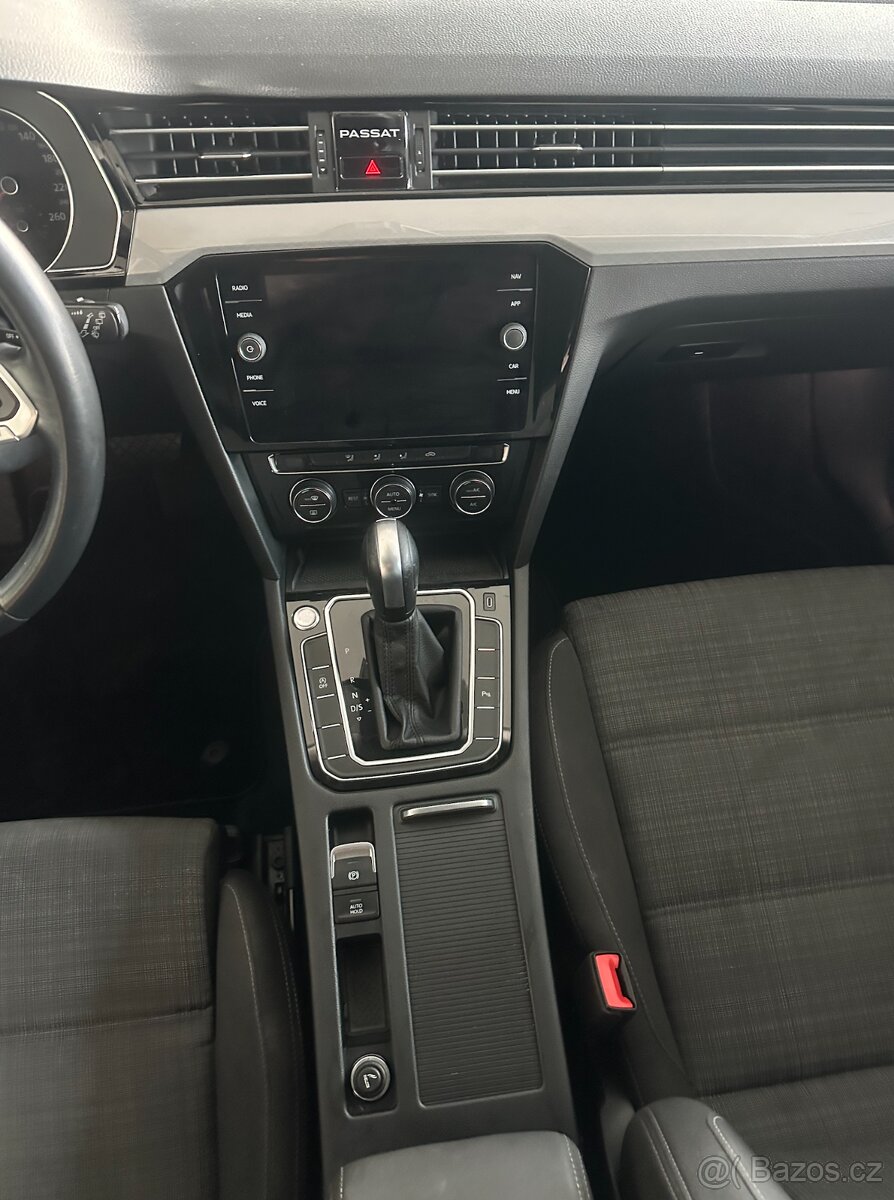 Volkswagen Passat, 2.0 TDI VARIANT Ojeté, 12/2019 - 19