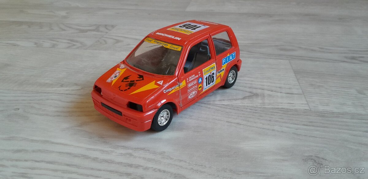 autíčka - modely Bburago 1/24 starší na díly - 19