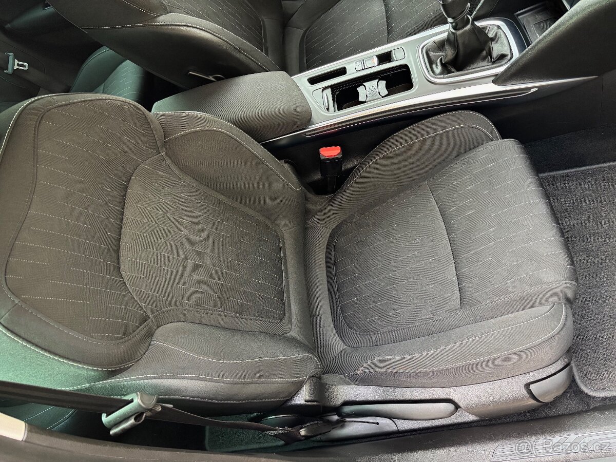 Renault Mégane, 1.3 TCe 1.MAJ. VÝHŘEV SED. PLNÝ SERVIS - 19