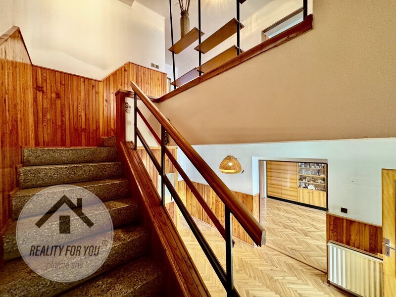Prodej prostorného řadového domu s dispozicí 5+2 v Rovensko - 19