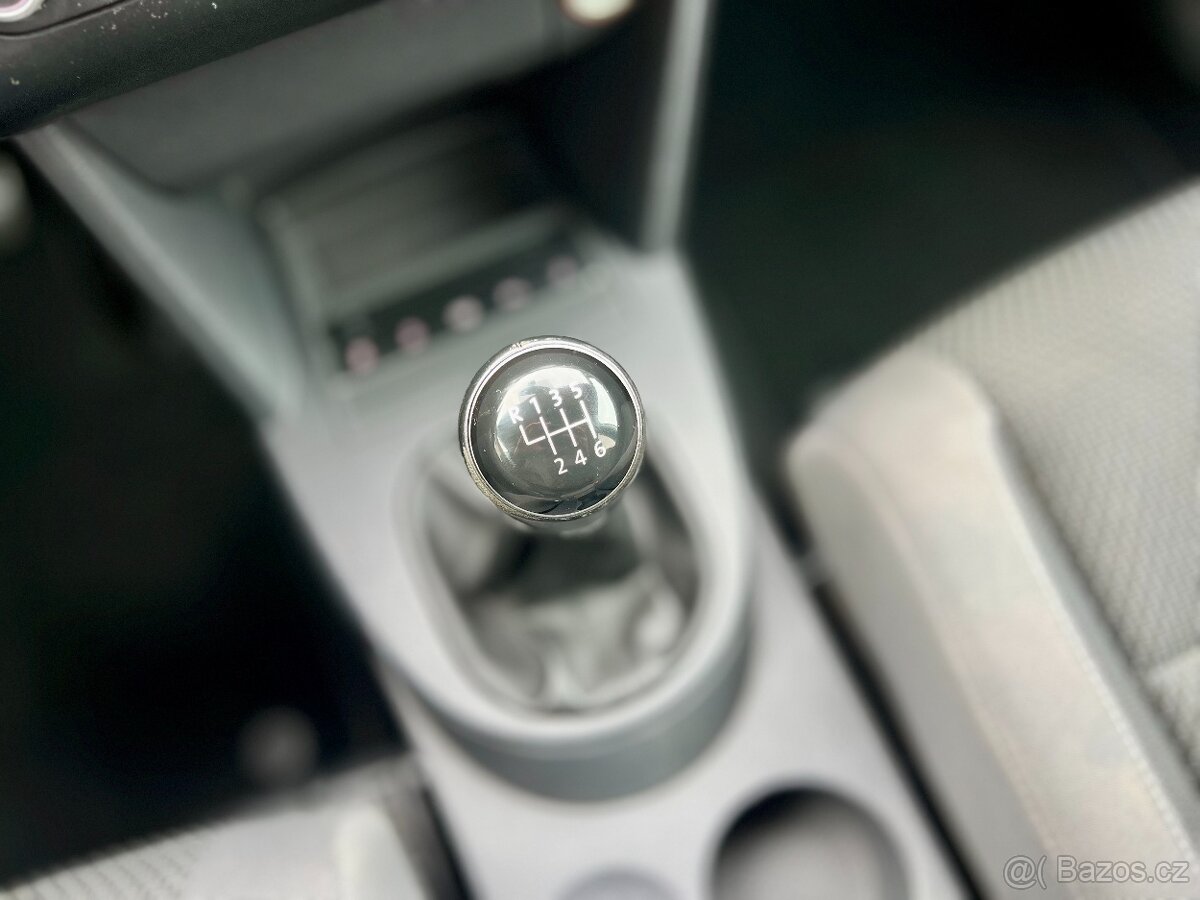 Volkswagen Touran 1,6 TDi NAVI / kamera / 2013 - 19