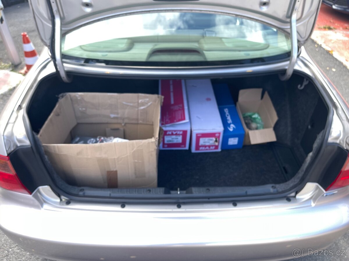 Prodám Honda Accord 3,0 V6 AT klima - 19