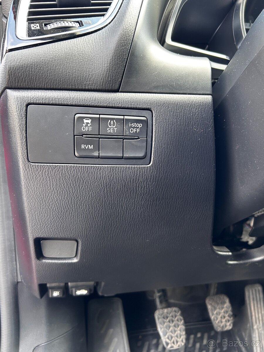 Mazda 3 2.0 Skyactiv G (121 kW) • Revolution • 2015 - 19