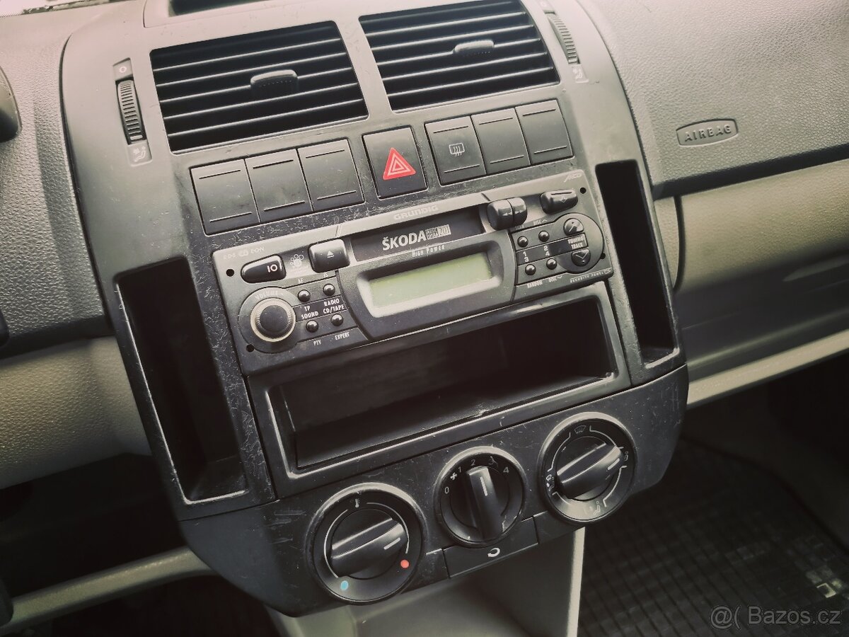 VOLKSWAGEN POLO - 19