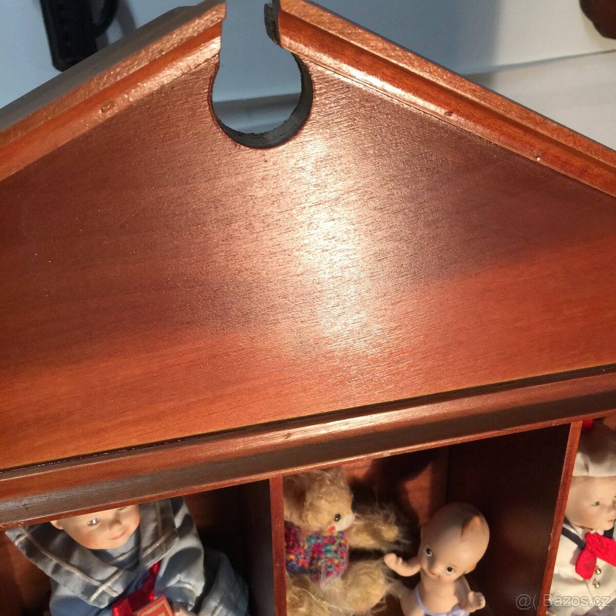 sběratelské panenky porcelánové značené a polička - 19