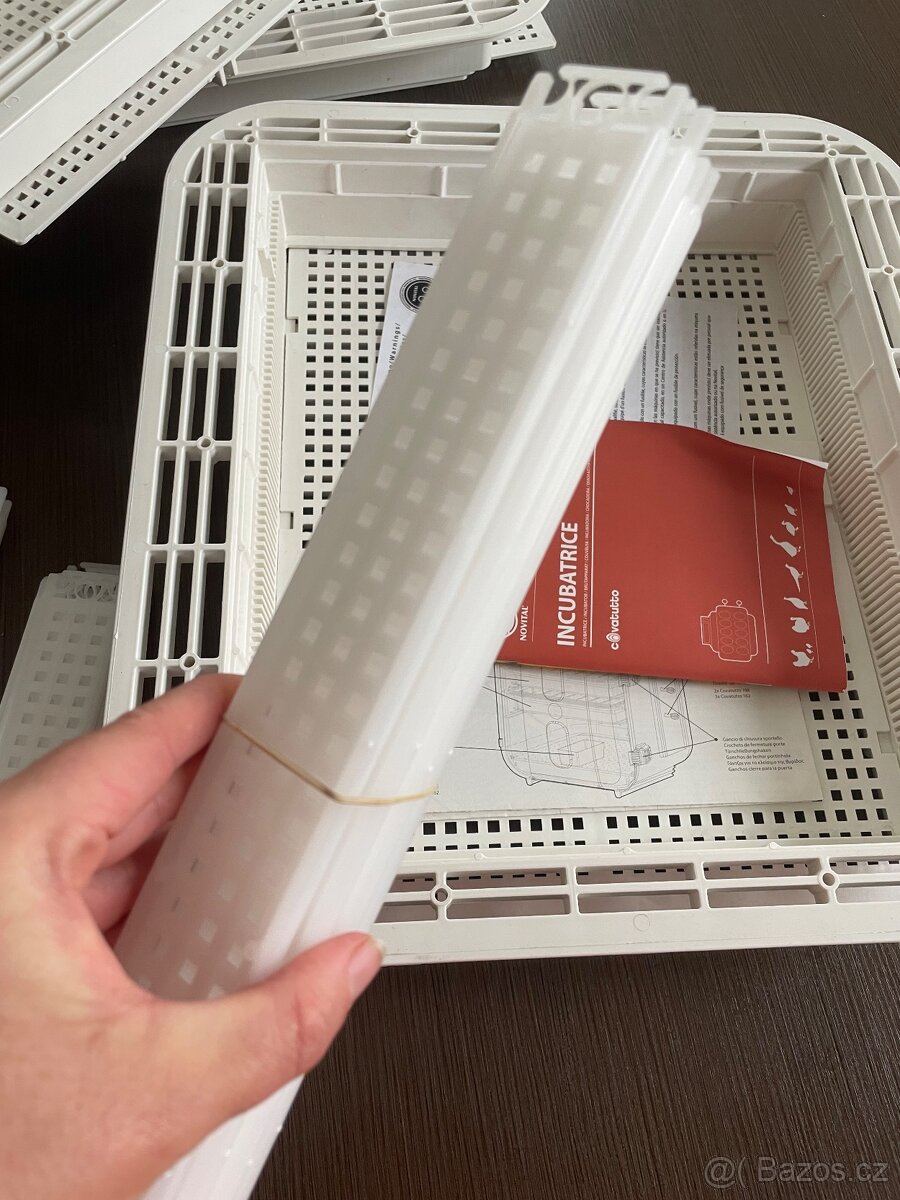 Covattuto poloautomatická líheň na 162 vajec - 19