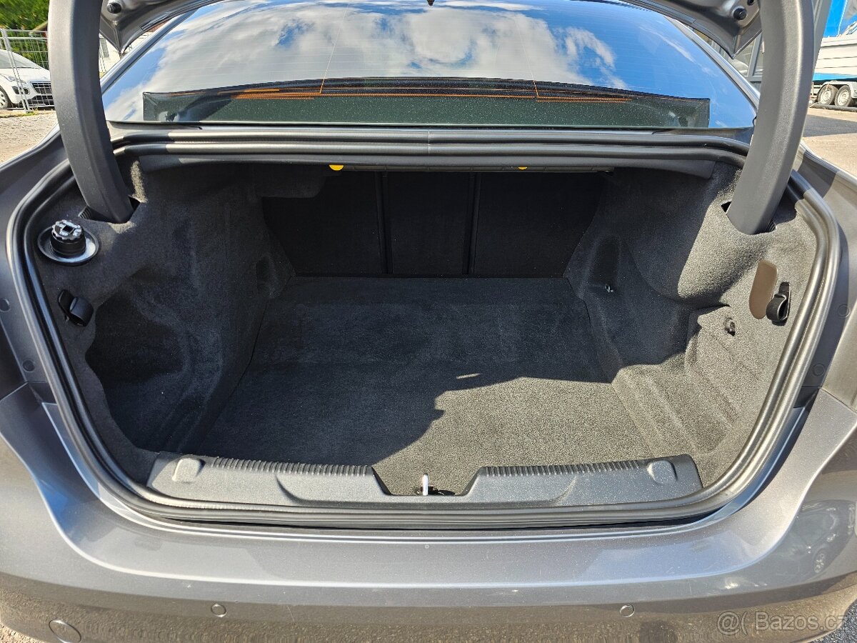 JAGUAR XE 2019 2.0D 132kW,VÝHŘEVY,NAVI,TEMPOMAT,SERVISKA - 19