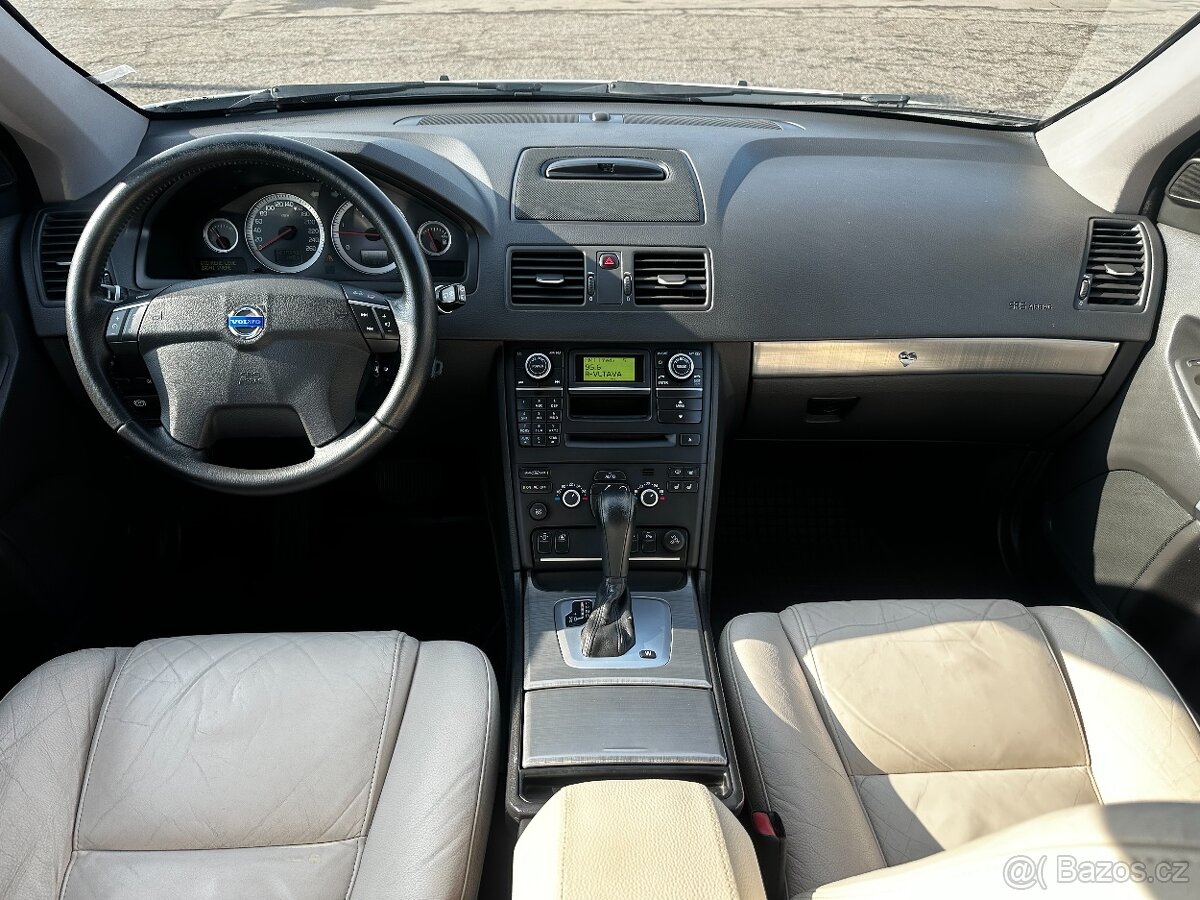 VOLVO XC90 2,4D5 - MOMENTUM - 7 MÍST - SERVIS - 19