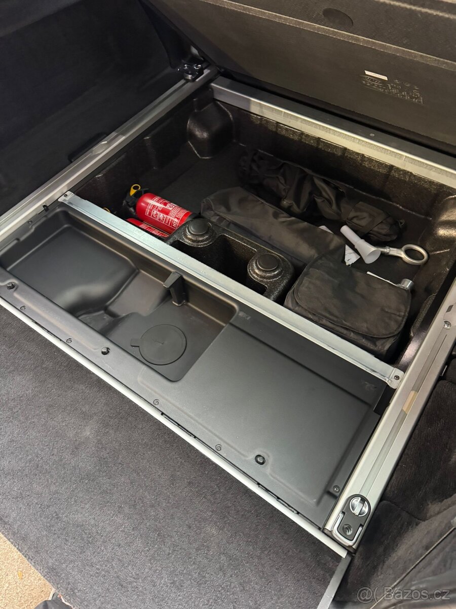 Land Rover Discovery 3.0 - 19