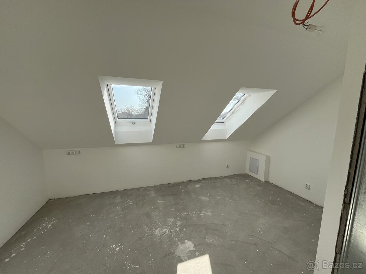 Prodej RD po kompletní reko. dvě bytové jednotky zahrada 710 - 19