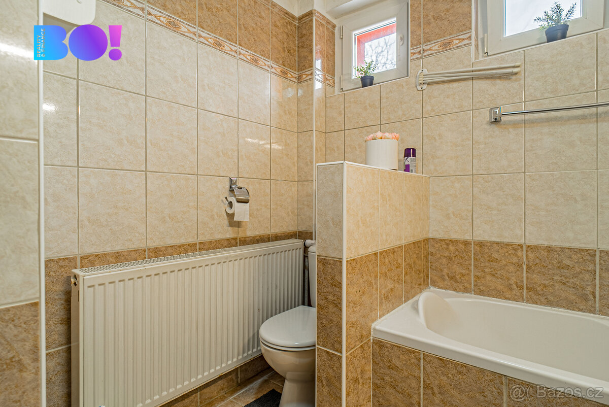 Vícegenerační rodinný dům se třemi bytovými jednotkami – Kar - 19