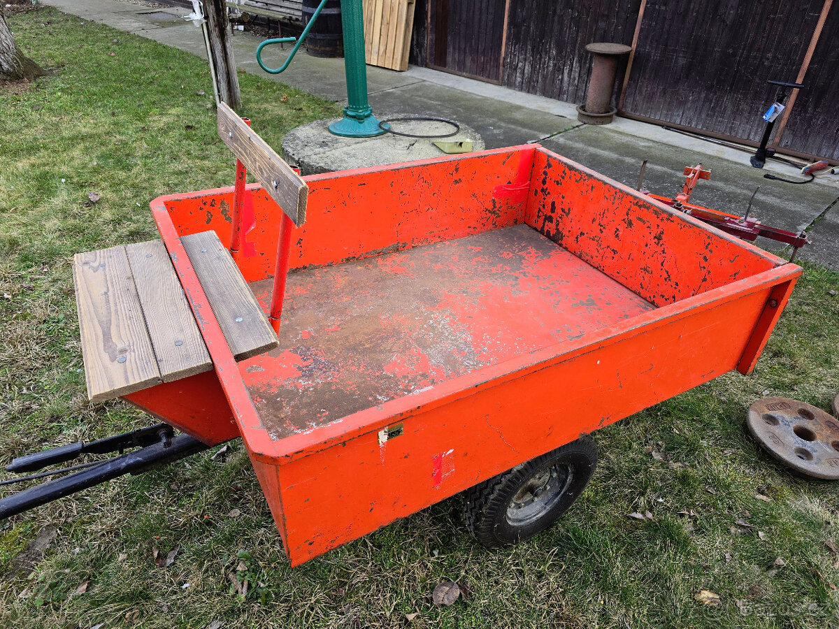 Malotraktor s vozíkem a příslušenstvím. - 19