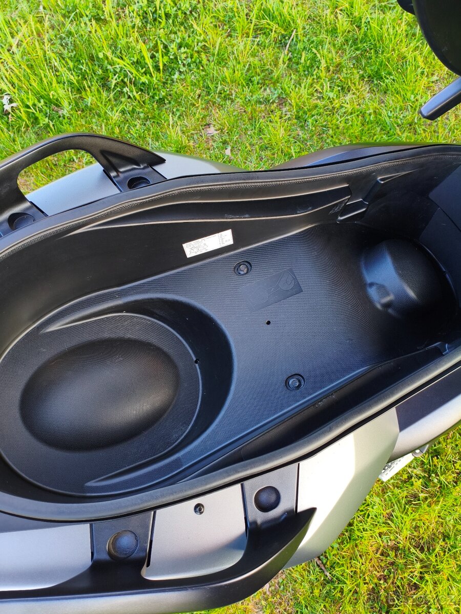 Yamaha X-Max 125i - 19