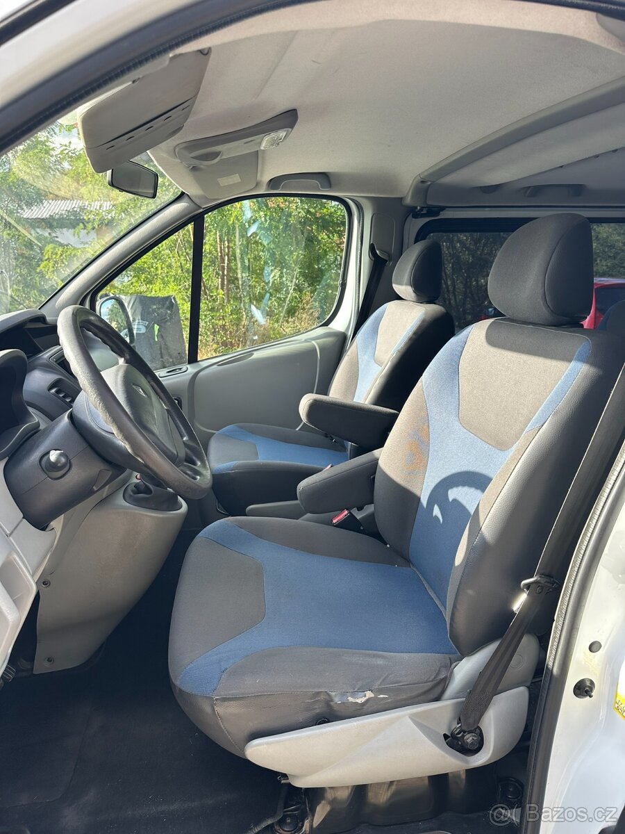 Renault Trafic 2.0dci 84kw - rok 12/2011 - 8 míst - 19