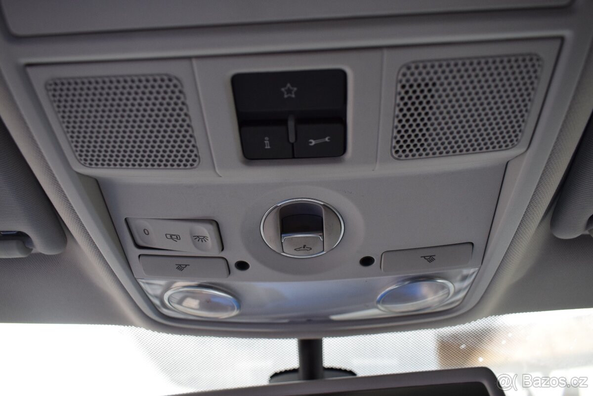 Volkswagen Passat CC 2,0 TDi DSG SUPER STAV - 19