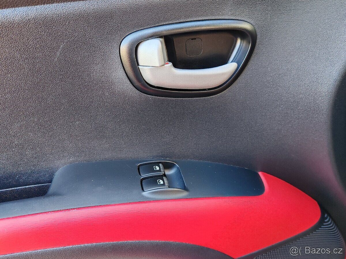 Hyundai i10 benzínový 1.1 2009 49kW klima čtyřválec - 19