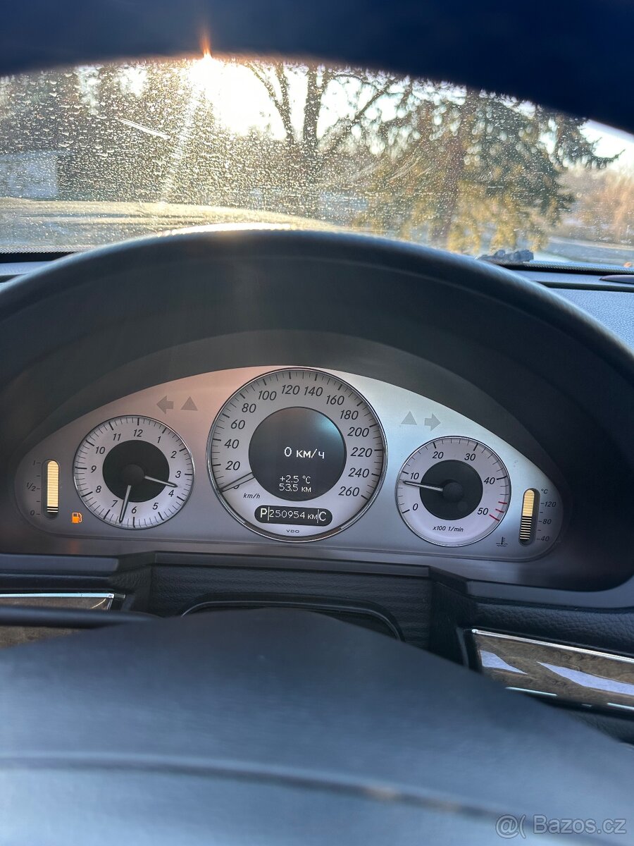 Mercedes-Benz E300 3.0 CDI – panoramatická střecha - 19