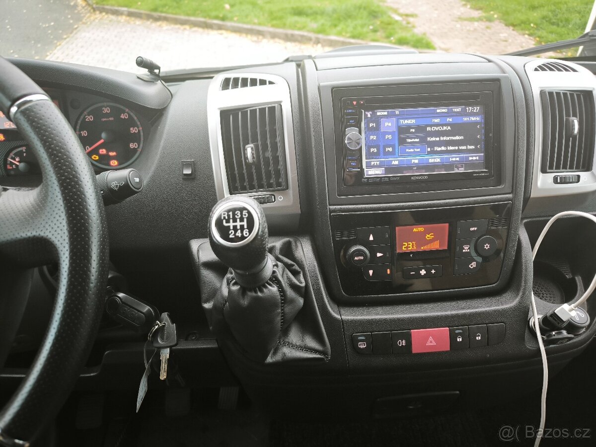 Obytné auto Burstner ixeo sjížděcí postel garáž,59TIS.KM - 19