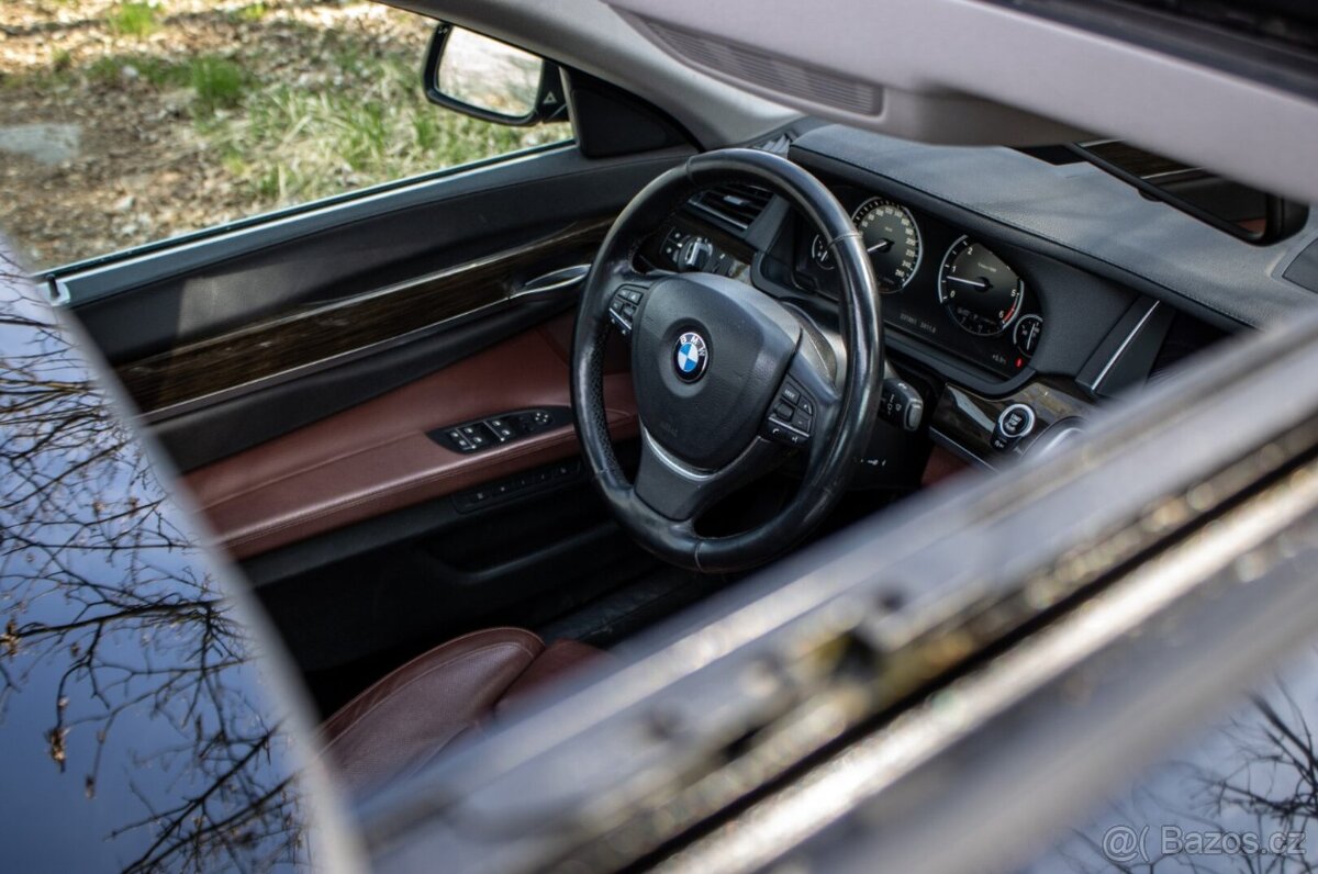BMW 750d xDrive | 2017 | servis, výborný stav - 19