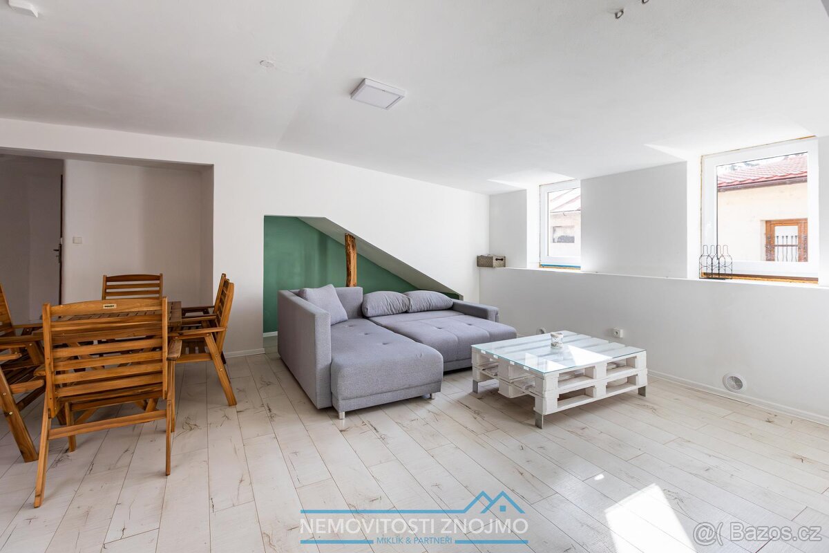 Prodej domu se 3 apartmány, útulným dvorkem, a na skvělé adr - 19