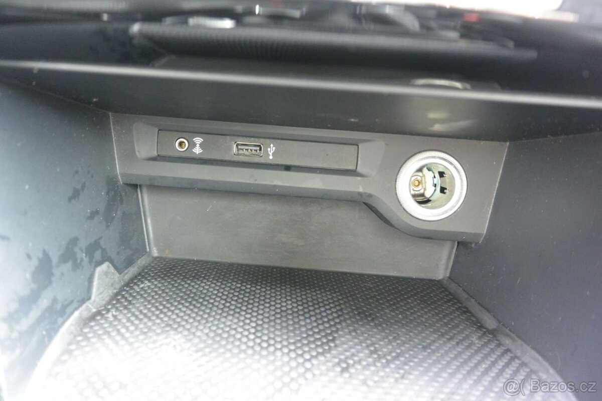 Volkswagen Touran 2.0TDi 110kW PANORAMANAVILED - 19