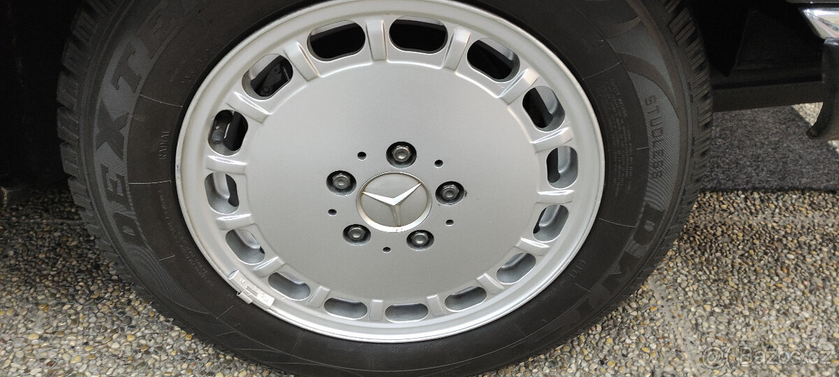 Mercedes-Benz SL R107 560 - 19