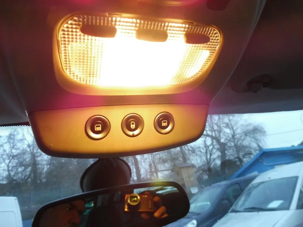 Peugeot 807, 2,2 HDI - 19