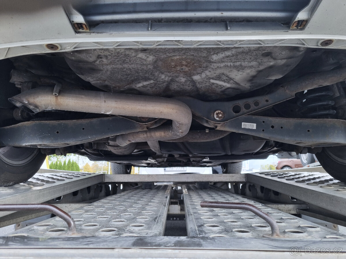 VW Touran 2.0TDi 103kW Style 7 sedadel (po servisu) - 19