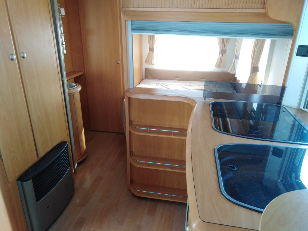 Karavan Chateau Calista 466-francouzská postel - 19