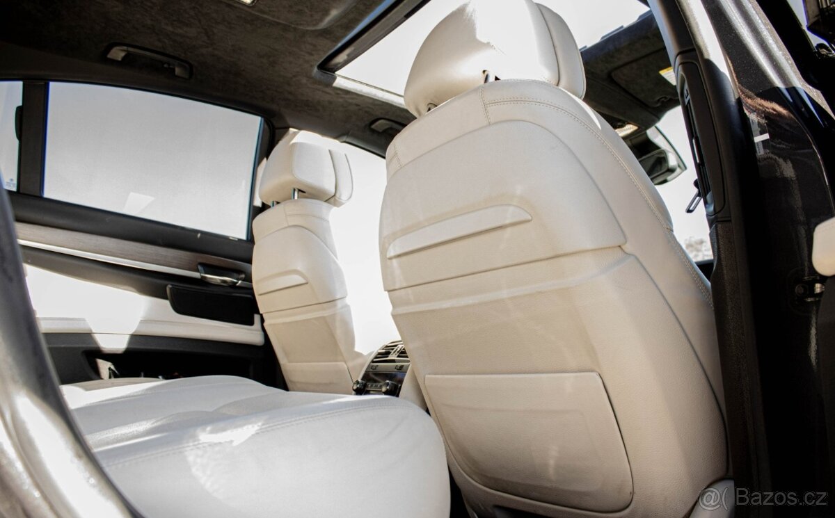 BMW 750i xDrive 2015 - 19