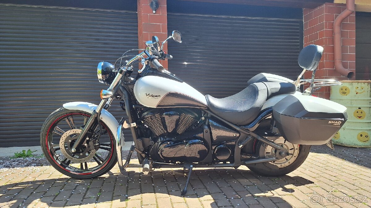 Kawasaki Vulcan 900 Custom - 19