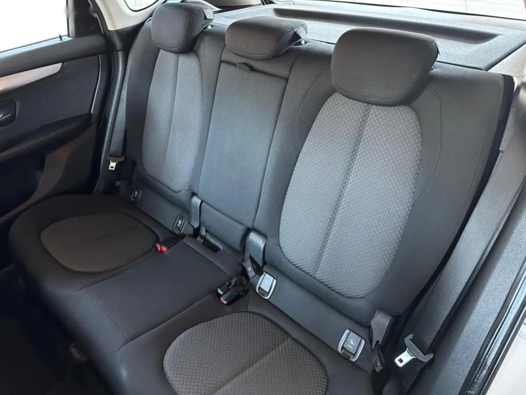 BMW Řada 2, 218i Active Tourer - CZ - - 19