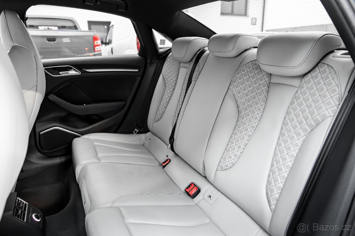 Audi RS3 Limousine 2.5 TFSI Quattro - 19