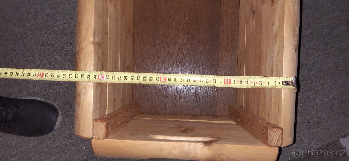 Dřevěné krmítko, ptačí budka, stolička, bedýnka
- 19