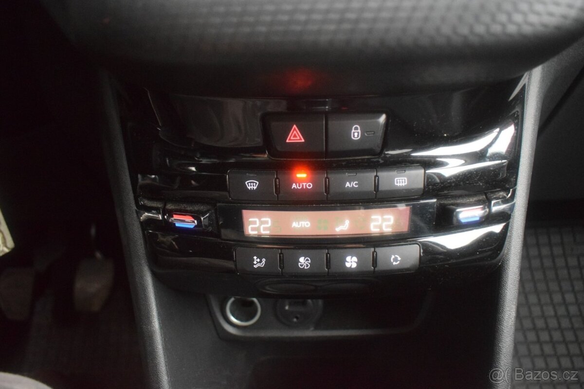 Peugeot 2008 1.2 PureTech ALLURE/VÝBAVA/MAN - 19