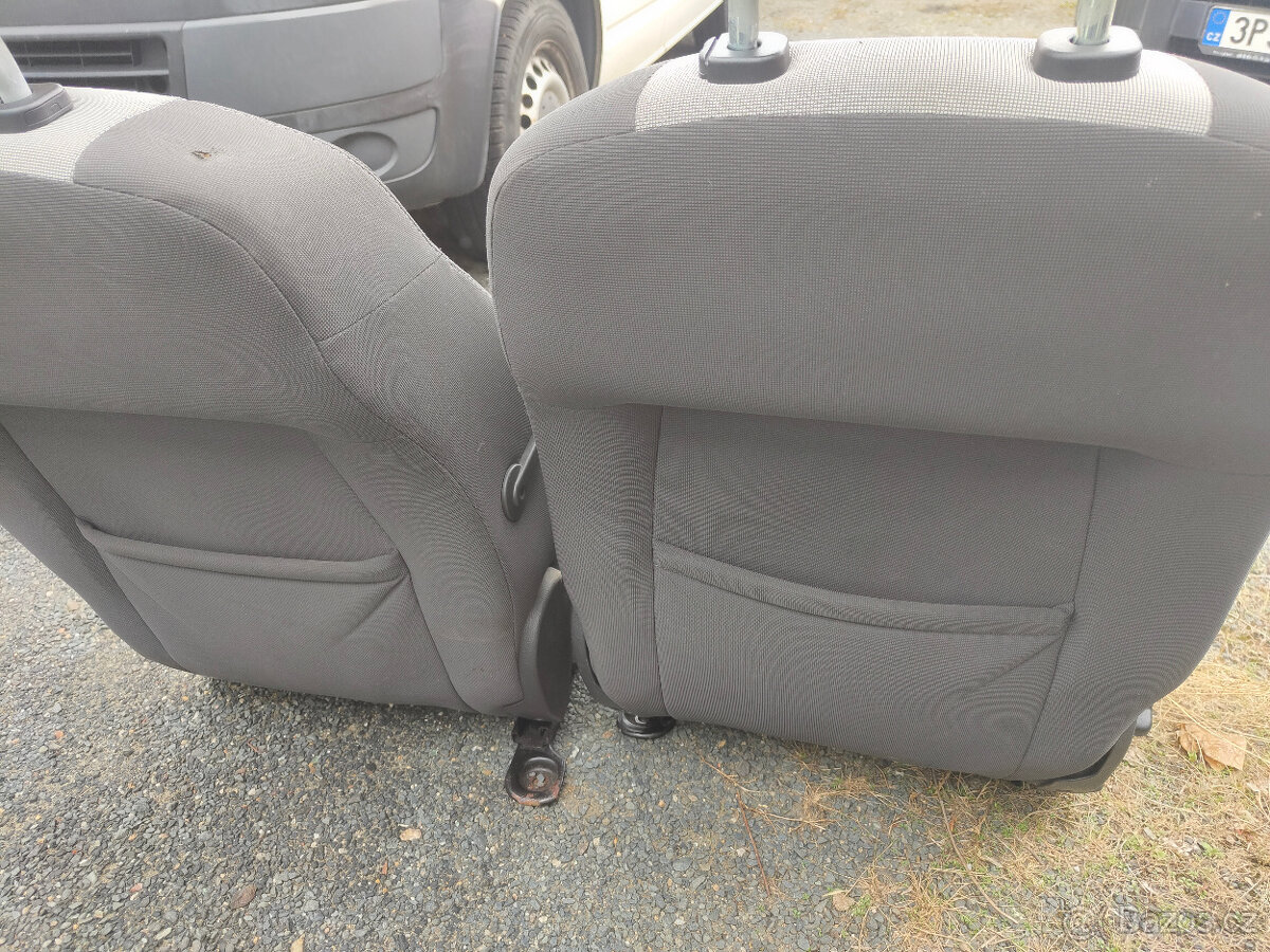 Sedačky, tapeci, koberec... Focus III - 19