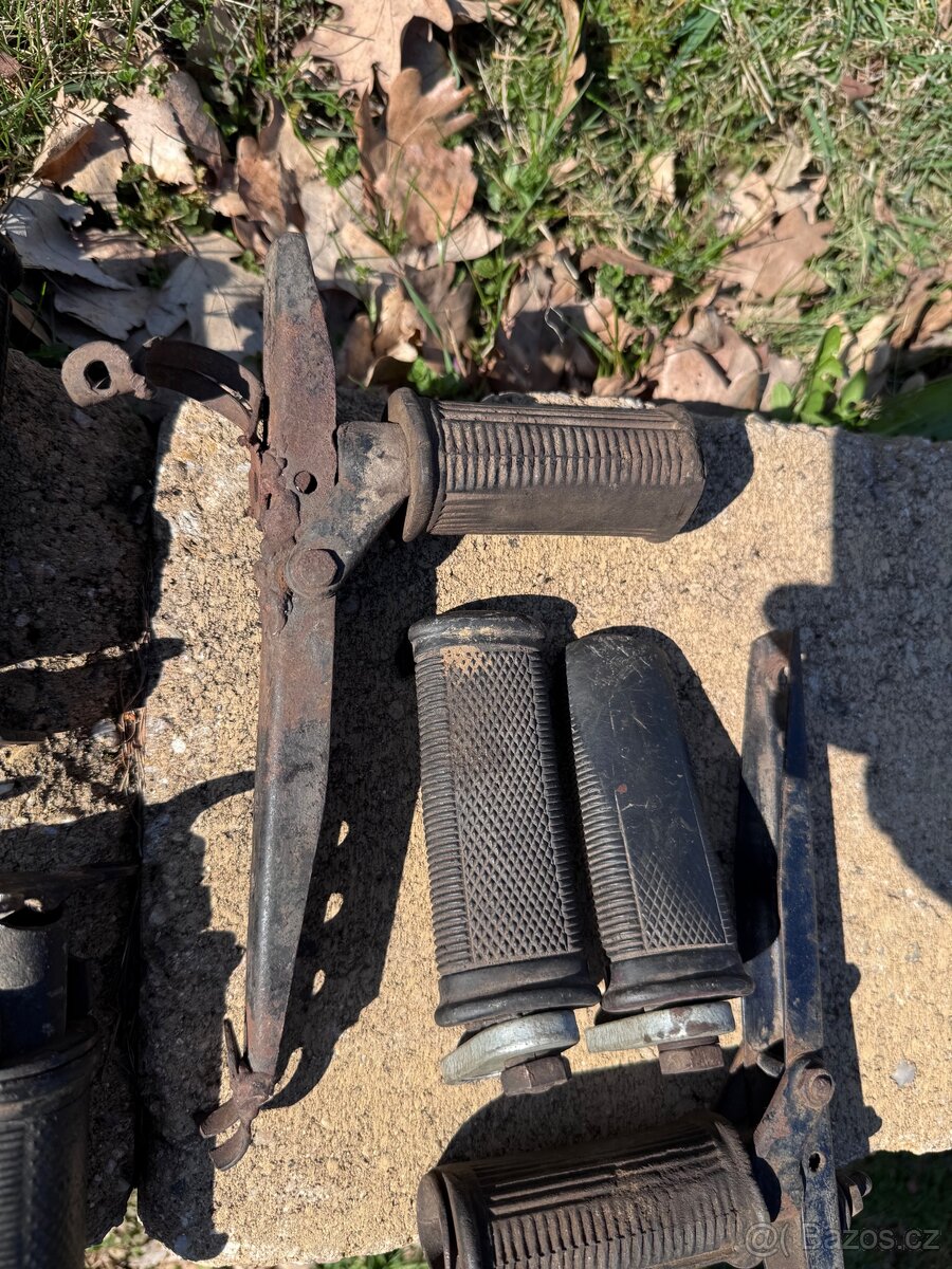 Jawa ČZ kývačka, ČZ - stupačky - 19