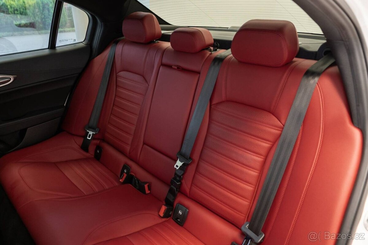 Alfa Romeo Giulia 2.0 GME Veloce AWD AT - 19