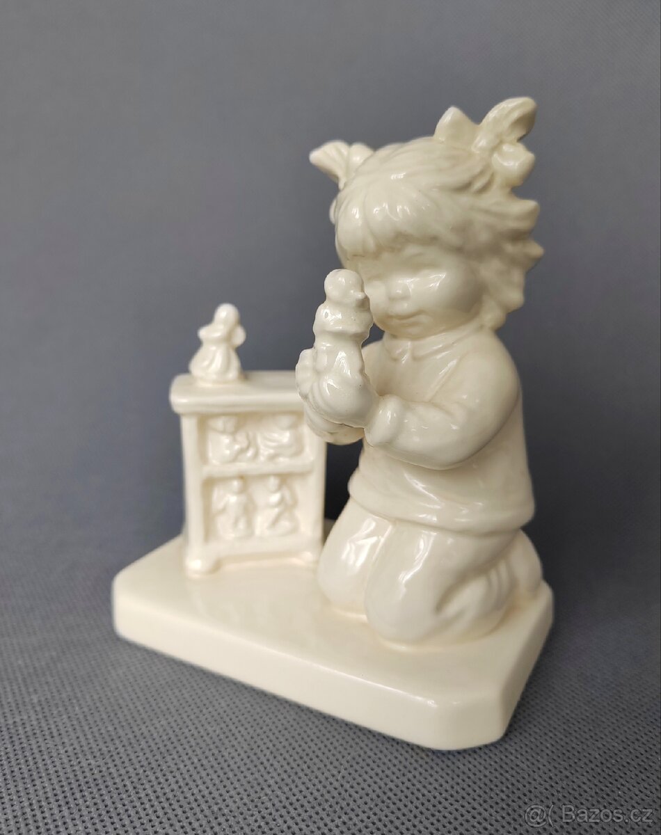 Nádherná sestává figurek a talíře od M.J. Hummel a Goebel - 19