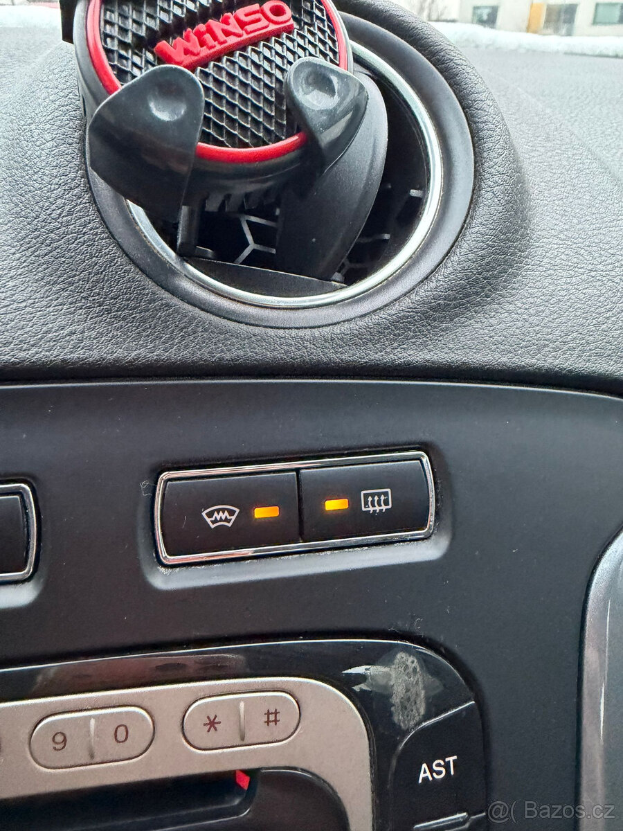 Ford Mondeo 1.6i TOP STAV - 19