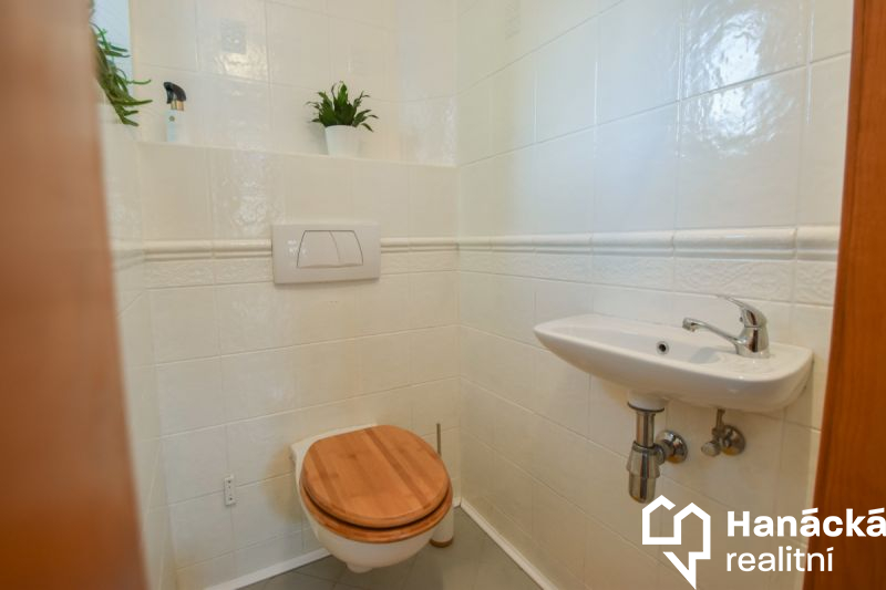 Pronájem podkrovního bytu 3+kk, 114 m² - ul.... - 19