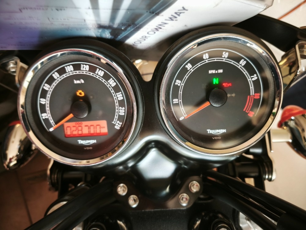 Triumph Bonneville SE (2012) ZIMNÍ VÝPRODEJ-SUPER CENA - 19