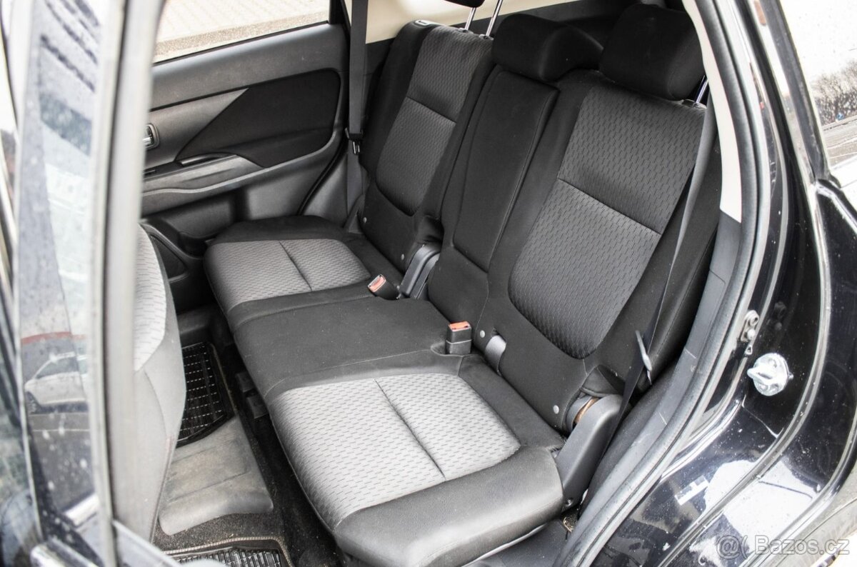 Mitsubishi Outlander 2.0 PHEV 4WD (2013) - 19