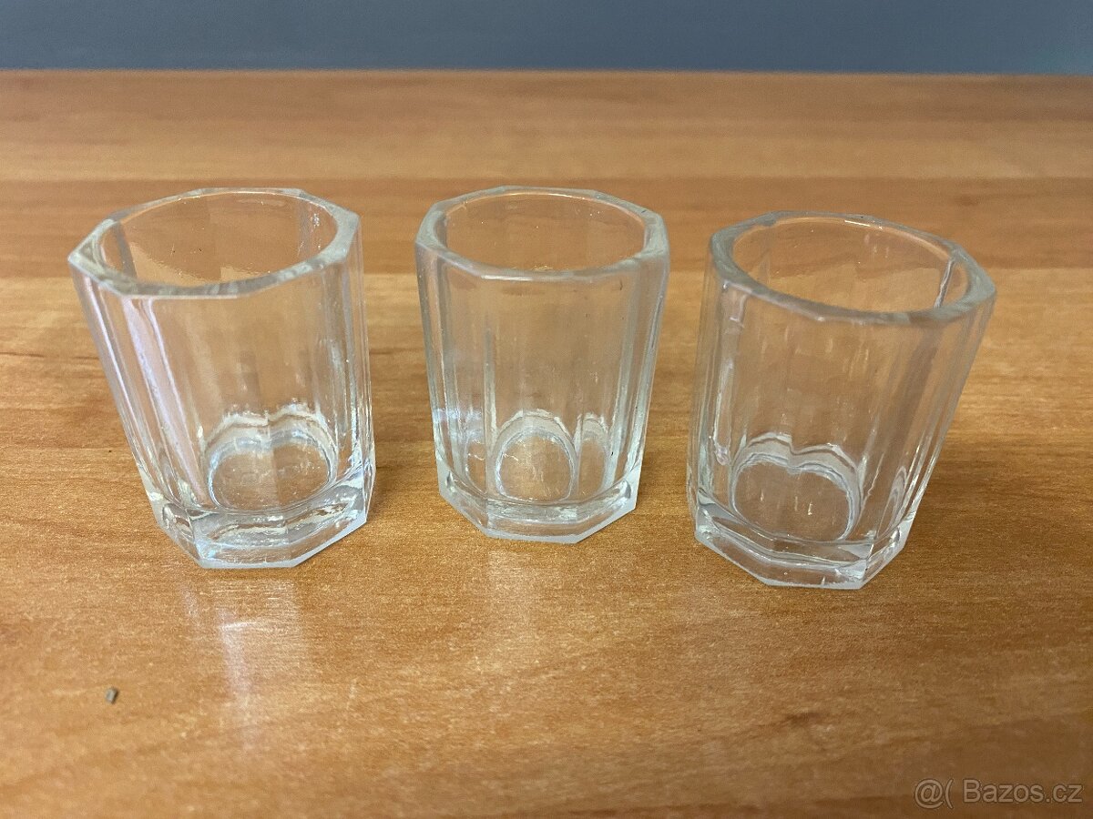 Sběratel nabízí straré panáky - 19