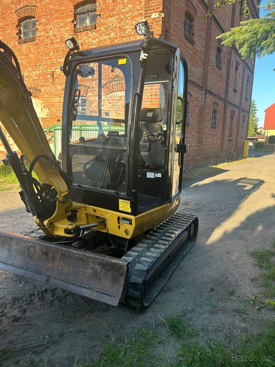 Cat 302.7D Minibagr 3T s naklápěcí hlavou - 19