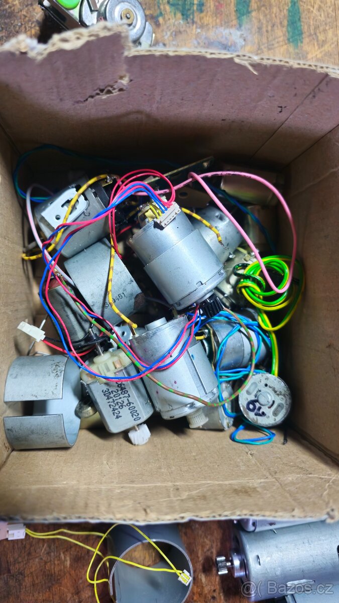 Prodám mix součástek elektro - 19