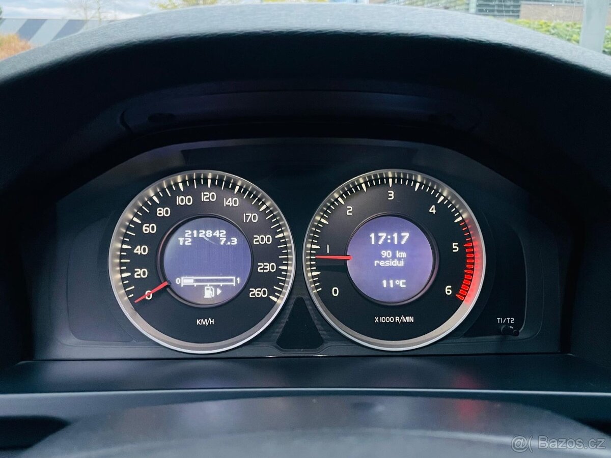 Volvo V60 2.0D 120KW 5VÁLEC MANUÁL BEZ KOROZE - 19